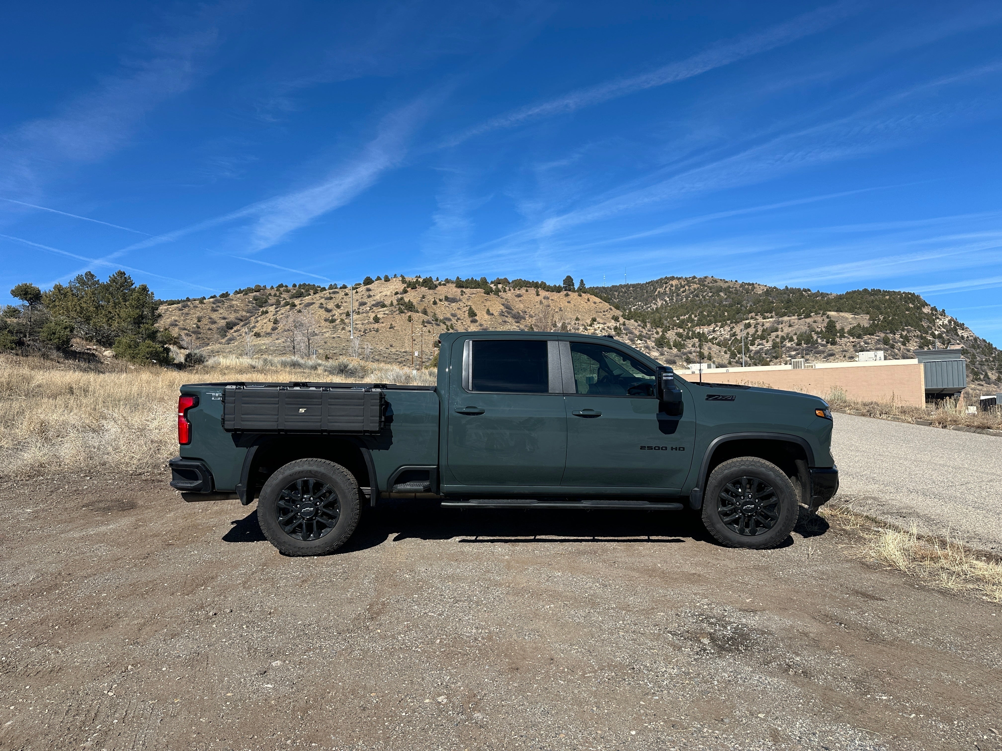 2025 Chevy 2500 HD with STAPLL Fender Racks